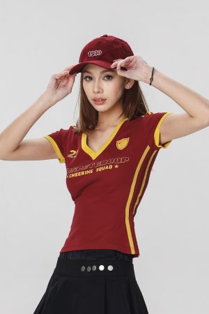 Casual Women's V-Neck Slim Fit Short Sleeve T-Shirt - Beer Team Captain Graphic, Summer Style, Perfect for Sports and Everyday Wear