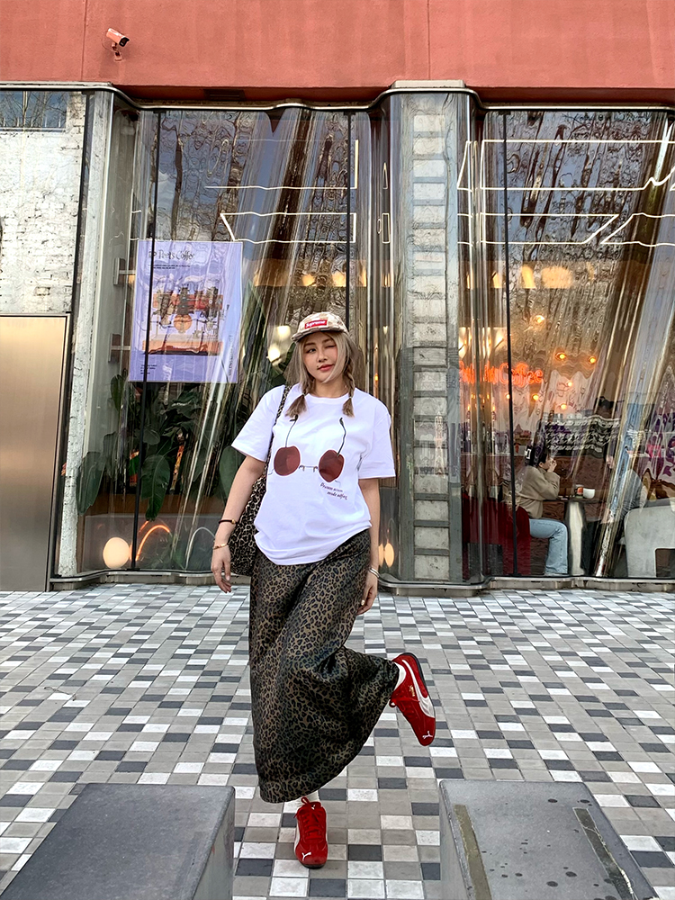 Cherry Print Round Neck Short Sleeve T-Shirt for Women - Versatile Loose Slim Fit Top for Spring/Summer 2025 Fashion Cherry Print Round Neck Short Sleeve T-Shirt for Women - Versatile Loose Slim Fit Top for Spring/Summer 2025 Fashion