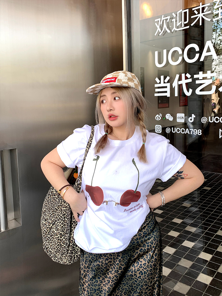 Cherry Print Round Neck Short Sleeve T-Shirt for Women - Versatile Loose Slim Fit Top for Spring/Summer 2025 Fashion Cherry Print Round Neck Short Sleeve T-Shirt for Women - Versatile Loose Slim Fit Top for Spring/Summer 2025 Fashion