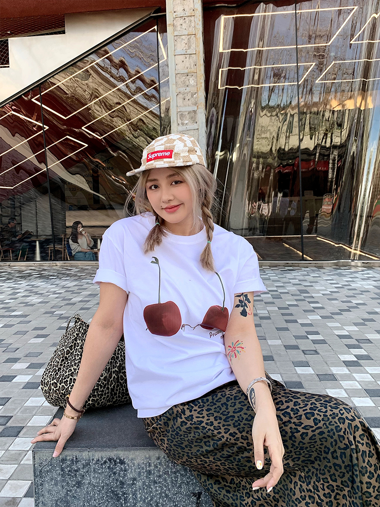 Cherry Print Round Neck Short Sleeve T-Shirt for Women - Versatile Loose Slim Fit Top for Spring/Summer 2025 Fashion Cherry Print Round Neck Short Sleeve T-Shirt for Women - Versatile Loose Slim Fit Top for Spring/Summer 2025 Fashion