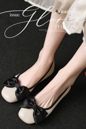 Chic Italian Bow Shallow Mouth Flat Loafers for Women - Versatile Genuine Leather Single Shoes in Fashionable Style