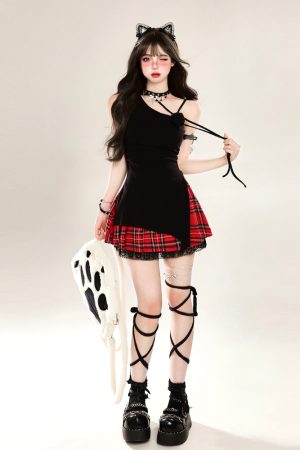 Chic Red Off-Shoulder Top for Women - Summer Y2K Slim-Fit Sleeveless T-Shirt, Waist-Cinching Concert Outfit