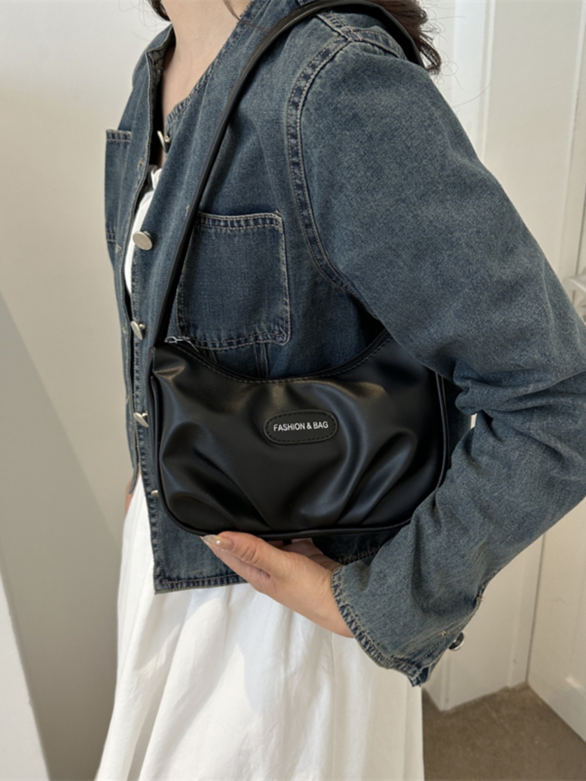 Chic Women's White Baguette Shoulder Bag - Versatile French Style Underarm Bag for Summer 2025 Chic Women's White Baguette Shoulder Bag - Versatile French Style Underarm Bag for Summer 2025