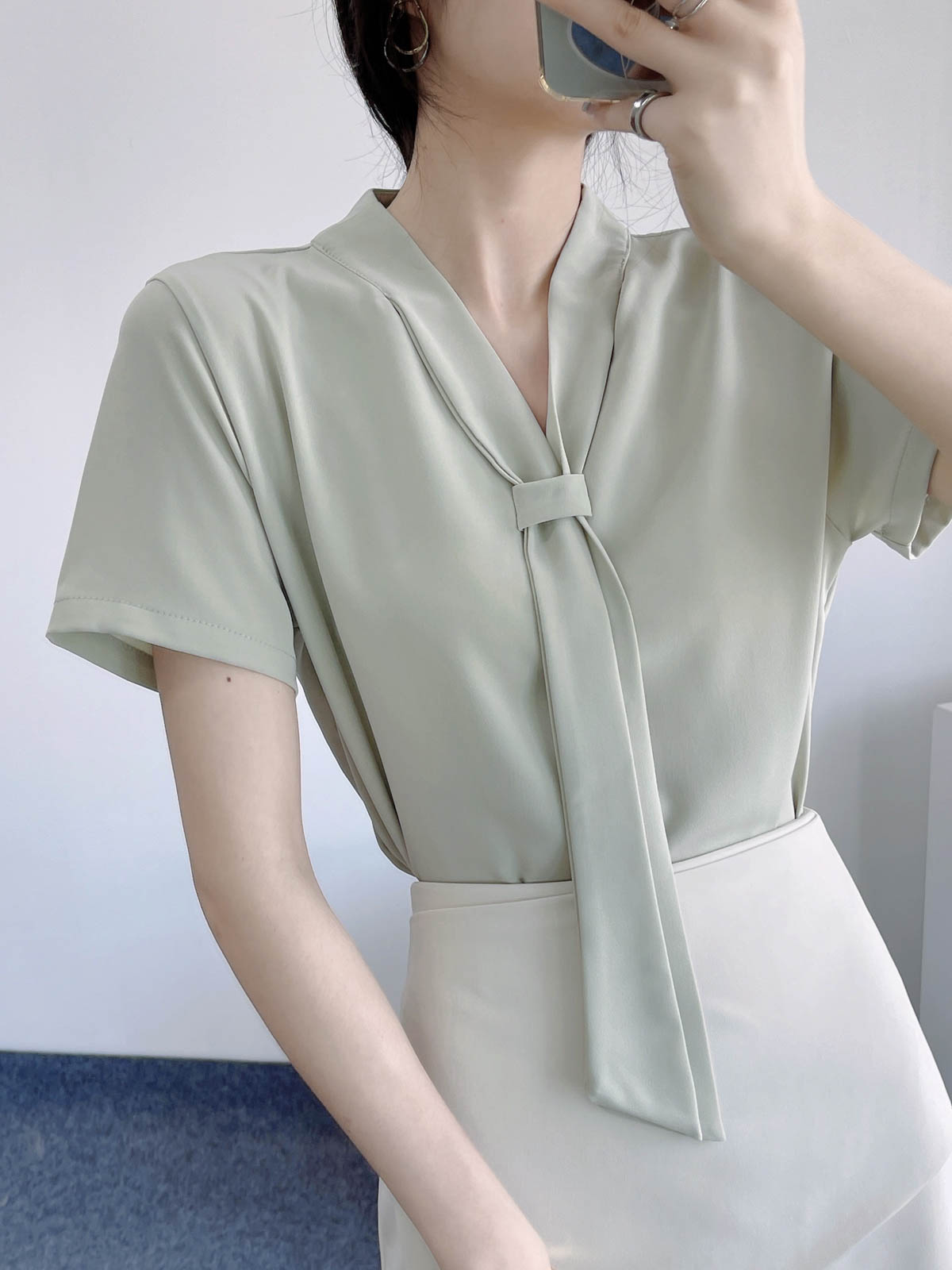 Chiffon Short-Sleeve V-Neck Top with Flowing Ribbons, Elegant Wrinkle-Resistant Summer Shirt for Women, OL Commuting Style 2025 Chiffon Short-Sleeve V-Neck Top with Flowing Ribbons, Elegant Wrinkle-Resistant Summer Shirt for Women, OL Commuting Style 2025