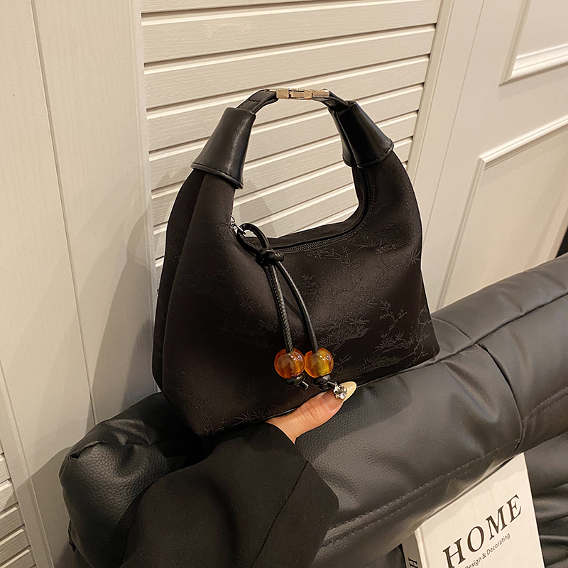 Chinese Style Handheld Embroidery Underarm Bag - High-End Women's Crossbody Bag with National Wind Design Chinese Style Handheld Embroidery Underarm Bag - High-End Women's Crossbody Bag with National Wind Design