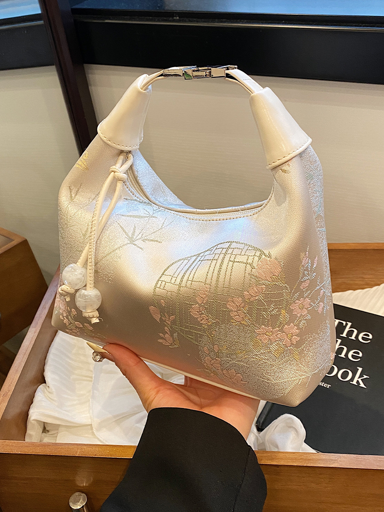 Chinese Style Handheld Embroidery Underarm Bag - High-End Women's Crossbody Bag with National Wind Design Chinese Style Handheld Embroidery Underarm Bag - High-End Women's Crossbody Bag with National Wind Design