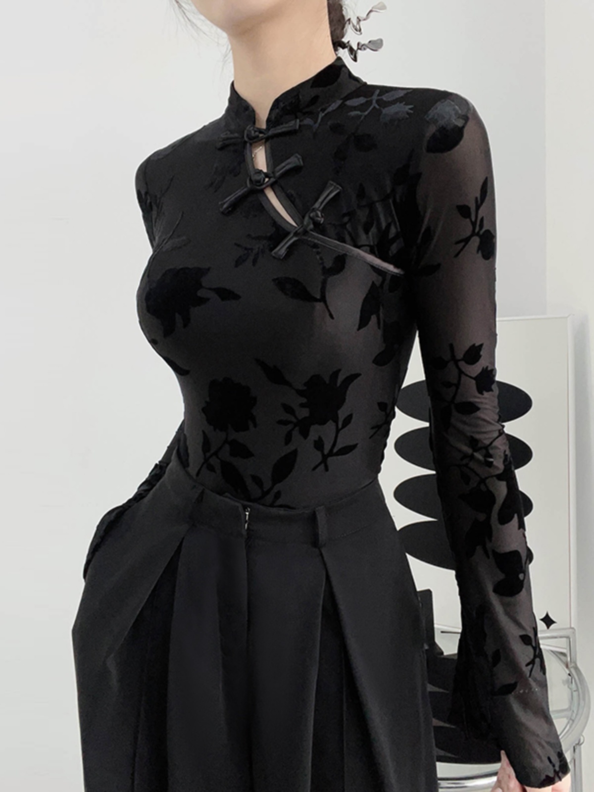 Chinese-Style Velvet Long Sleeve Top with Button Design - Slim Fit Vintage Shirt for Spring and Summer Chinese-Style Velvet Long Sleeve Top with Button Design - Slim Fit Vintage Shirt for Spring and Summer