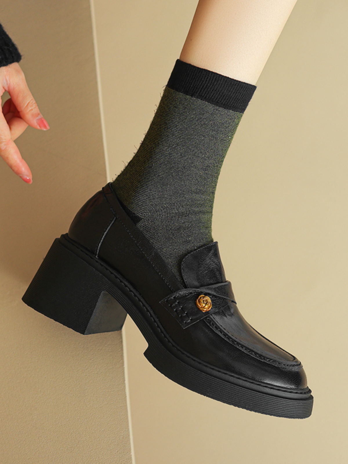 Chunky Heel Black Loafers for Women - Summer 2025 Small Leather Shoes with Camellia Design - Trendy and Stylish Chunky Heel Black Loafers for Women - Summer 2025 Small Leather Shoes with Camellia Design - Trendy and Stylish