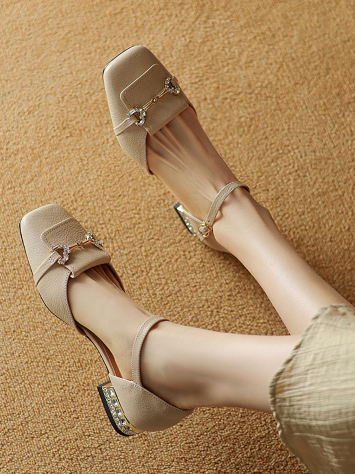 Chunky Low Heel Hollow Toe Sandals for Women with Pearl Buckle - Plus Size 41, Summer 2025 Style, Sheepskin Comfort Chunky Low Heel Hollow Toe Sandals for Women with Pearl Buckle - Plus Size 41, Summer 2025 Style, Sheepskin Comfort