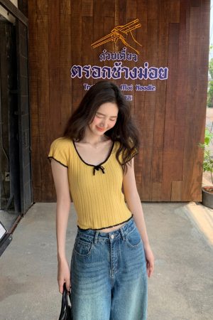 Color-Block Knitted Short-Sleeve T-Shirt for Women - Slim Fit Cropped Top, American Style Summer 2025 Fashion