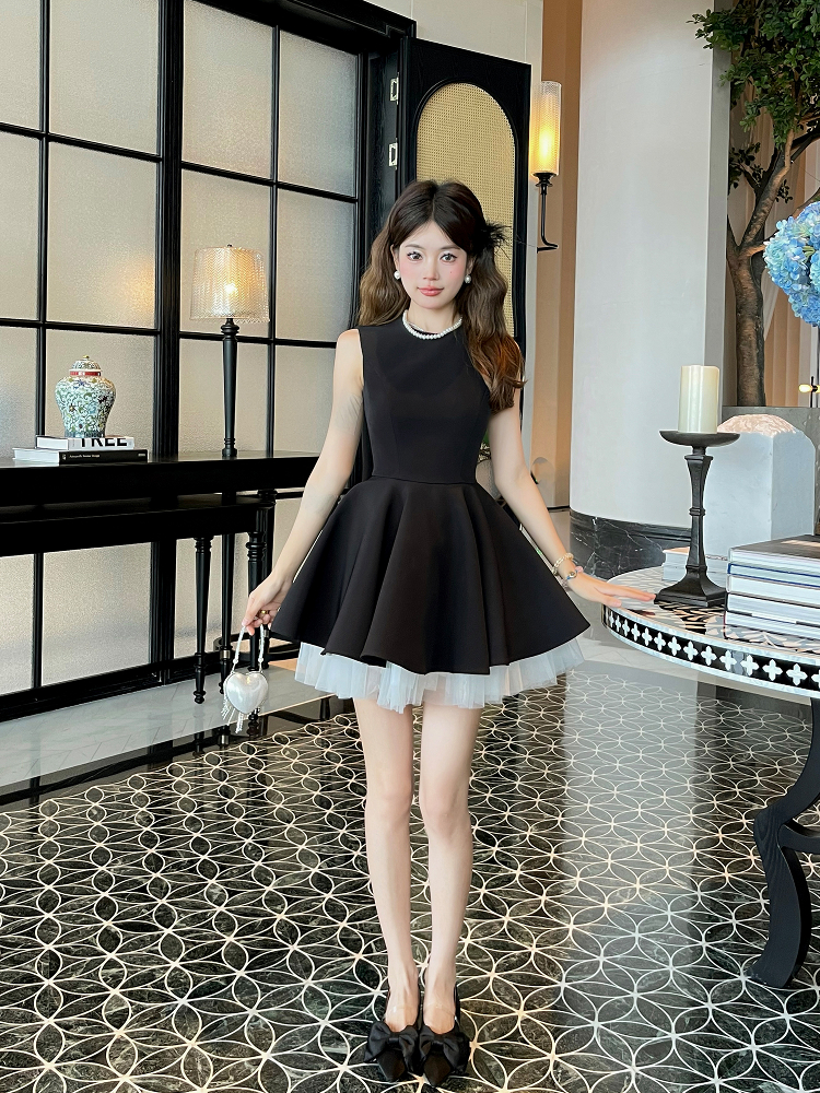 Color-Block Mesh Sleeveless French Hepburn-Style Puff Skirt Ballet Dress for Noble Ladies - Elegant Waist-Cinching Design Color-Block Mesh Sleeveless French Hepburn-Style Puff Skirt Ballet Dress for Noble Ladies - Elegant Waist-Cinching Design