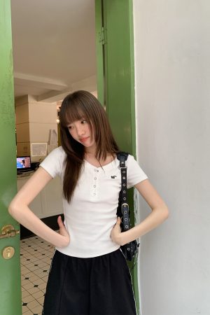 Color-Blocked Embroidered Short-Sleeve Women's T-Shirt - American Retro Style, Slim Fit, Flattering Summer Top