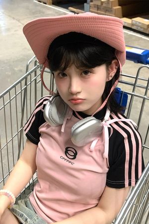 Color-Blocked Raglan Sleeve T-Shirt for Women - Slim-Fit, Stretchy Summer Top with Letter Print - 90s Inspired Style