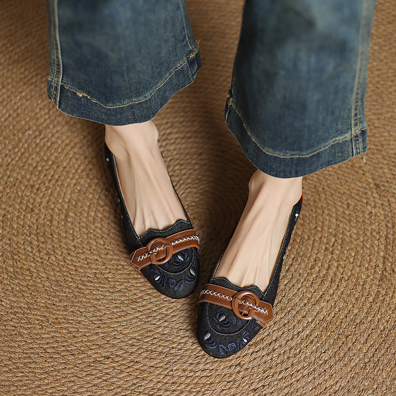 Color-Blocking Canvas Flat Shoes for Women - Round Toe, Embroidered, Comfortable and Versatile, Perfect for Everyday Wear Color-Blocking Canvas Flat Shoes for Women - Round Toe, Embroidered, Comfortable and Versatile, Perfect for Everyday Wear