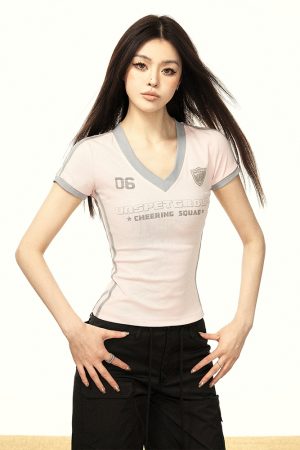 Color-Blocking Striped V-Neck T-Shirt for Women - Summer Slim-Fit Top with Shoulder Seams, American Style, Casual Fashion