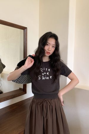 Contrast Color Letter Embroidery Short-Sleeve Knitted Top for Women - Spring/Summer 2023, Slightly Loose Fit T-Shirt