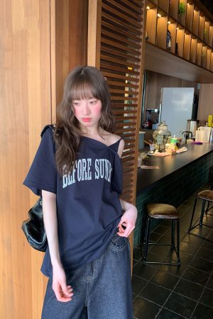 Contrast Color Letter Print Asymmetrical Shoulder Short Sleeve T-Shirt for Women - Summer 2025 Casual Versatile Top, Y2K Style