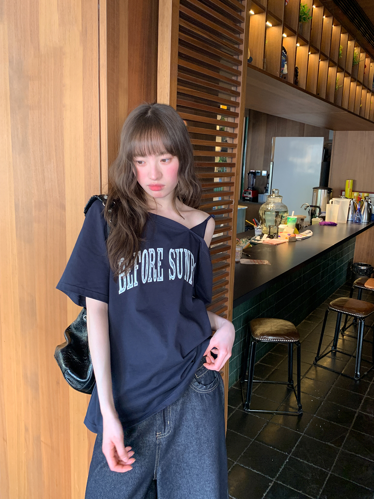 Contrast Color Letter Print Asymmetrical Shoulder Short Sleeve T-Shirt for Women - Summer 2025 Casual Versatile Top, Y2K Style Contrast Color Letter Print Asymmetrical Shoulder Short Sleeve T-Shirt for Women - Summer 2025 Casual Versatile Top, Y2K Style