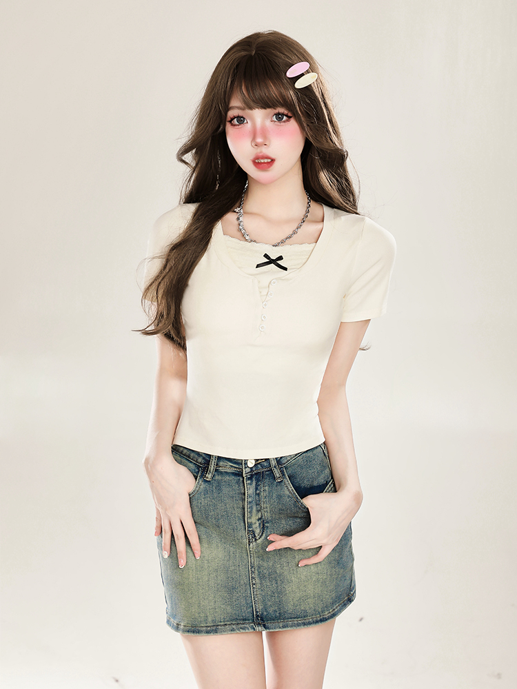 Cropped Summer T-Shirt for Women, Short-Sleeved with Unique Design, Trendy Casual Top for Stylish Girls Cropped Summer T-Shirt for Women, Short-Sleeved with Unique Design, Trendy Casual Top for Stylish Girls