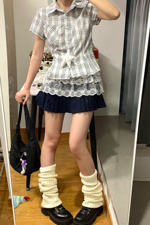 Cropped Vintage Plaid Short-Sleeve Shirt for Women - Slim-Fit Checkered Summer Jacket, College Style Top, Y2K Fashion