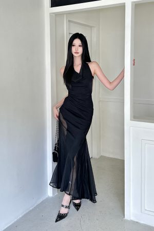 Cross-Back Sleeveless Dress - High-End Seaside Goddess Look for Vacation, Elegant Design with Coastal Vibes