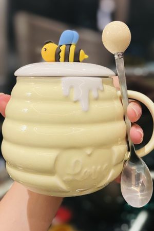 Cute Bee Ceramic Mug with Lid and Spoon - Perfect Breakfast Mug for Girls, Best Friend Birthday Gift, Water and Coffee Cup