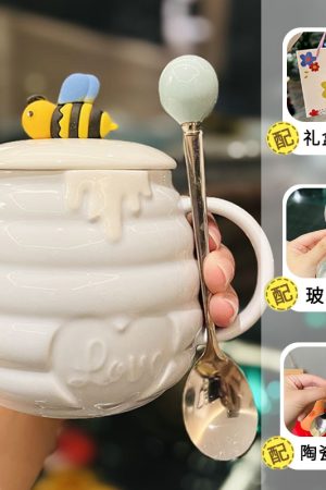 Cute Bee Ceramic Mug with Lid and Spoon - Perfect Breakfast Mug for Girls, Best Friend Birthday Gift, Water and Coffee Cup
