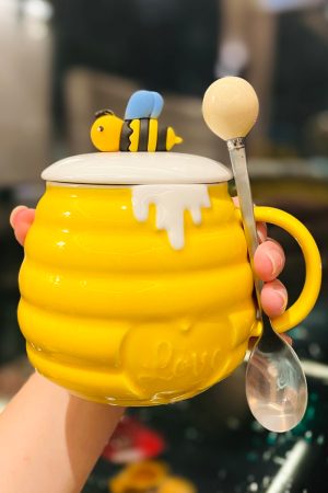 Cute Bee Ceramic Mug with Lid and Spoon - Perfect Breakfast Mug for Girls, Best Friend Birthday Gift, Water and Coffee Cup