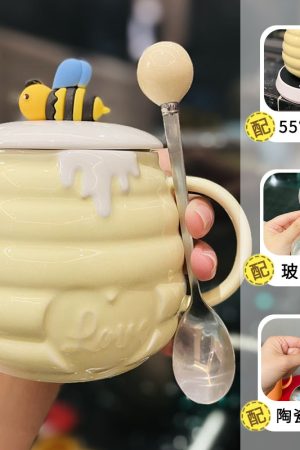 Cute Bee Ceramic Mug with Lid and Spoon - Perfect Breakfast Mug for Girls, Best Friend Birthday Gift, Water and Coffee Cup