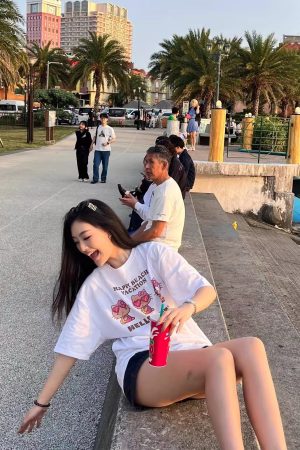 Cute Cartoon Kitty Print Summer Loose Short-Sleeve T-Shirt - Korean Style Casual Cotton Top for Comfort and Versatility