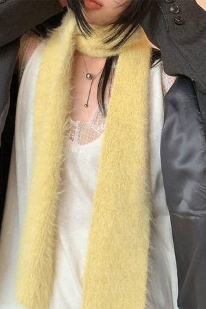 Cute Everyday Outfits, Outfit Inspo Casual 2000's Popstar Fuzzy Scarf