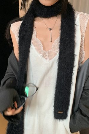 Cute Everyday Outfits, Outfit Inspo Casual 2000's Popstar Fuzzy Scarf