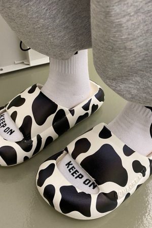 Cute Everyday Outfits, Outfit Inspo Casual Animal Behavior Foam Street Slippers