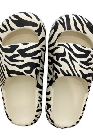 Cute Everyday Outfits, Outfit Inspo Casual Animal Behavior Foam Street Slippers