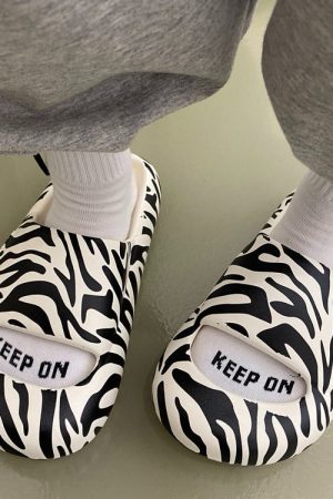 Cute Everyday Outfits, Outfit Inspo Casual Animal Behavior Foam Street Slippers