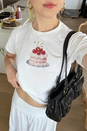 Cute Everyday Outfits, Outfit Inspo Casual Birthday Cake Graphic Tee