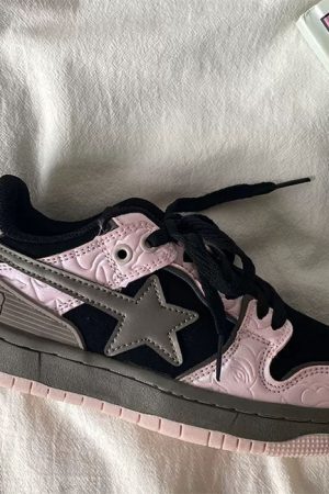 Cute Everyday Outfits, Outfit Inspo Casual Black & Pink Star Sneakers