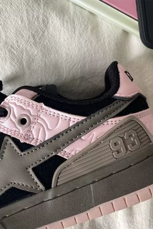 Cute Everyday Outfits, Outfit Inspo Casual Black & Pink Star Sneakers