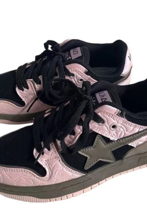 Cute Everyday Outfits, Outfit Inspo Casual Black & Pink Star Sneakers