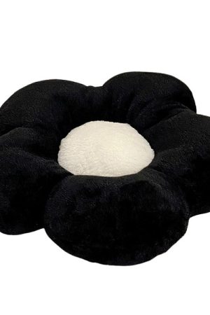 Cute Everyday Outfits, Outfit Inspo Casual Black & White Flower Pillow