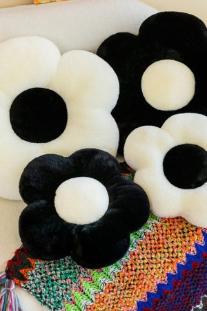 Cute Everyday Outfits, Outfit Inspo Casual Black & White Flower Pillow