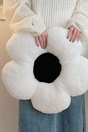 Cute Everyday Outfits, Outfit Inspo Casual Black & White Flower Pillow