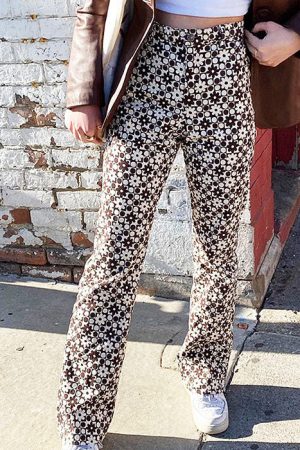 Cute Everyday Outfits, Outfit Inspo Casual Brown Floral Pants