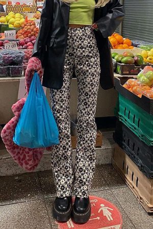 Cute Everyday Outfits, Outfit Inspo Casual Brown Floral Pants