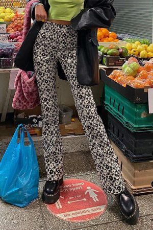 Cute Everyday Outfits, Outfit Inspo Casual Brown Floral Pants