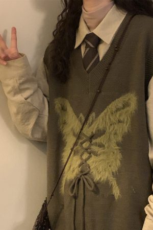 Cute Everyday Outfits, Outfit Inspo Casual Butterfly Knit Vest in Green