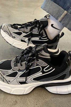 Cute Everyday Outfits, Outfit Inspo Casual Casual Friday Aesthetic Silver Sneakers