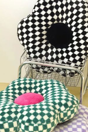 Cute Everyday Outfits, Outfit Inspo Casual Checkered Flower Pillow