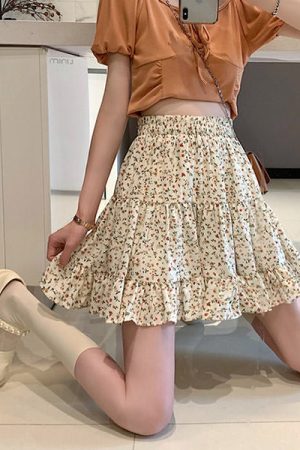 Cute Everyday Outfits, Outfit Inspo Casual Cottage Calling Floral Skirt