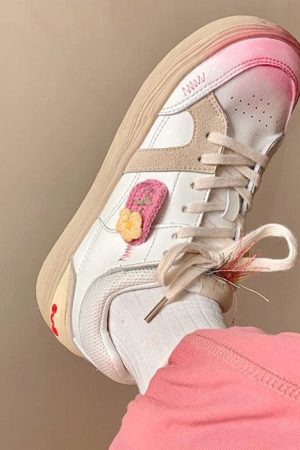 Cute Everyday Outfits, Outfit Inspo Casual Cottagecore Aesthetic Crochet Details Sneakers